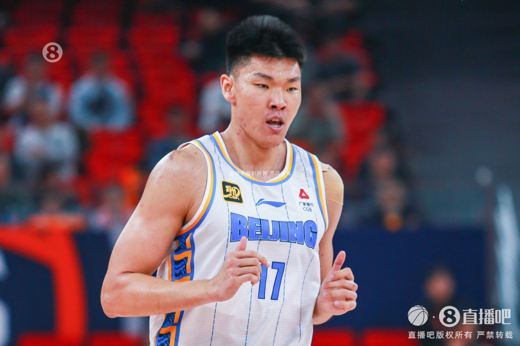 進(jìn)攻端把握機(jī)會(huì)不錯(cuò)！范子銘10投7中貢獻(xiàn)16分3助攻
